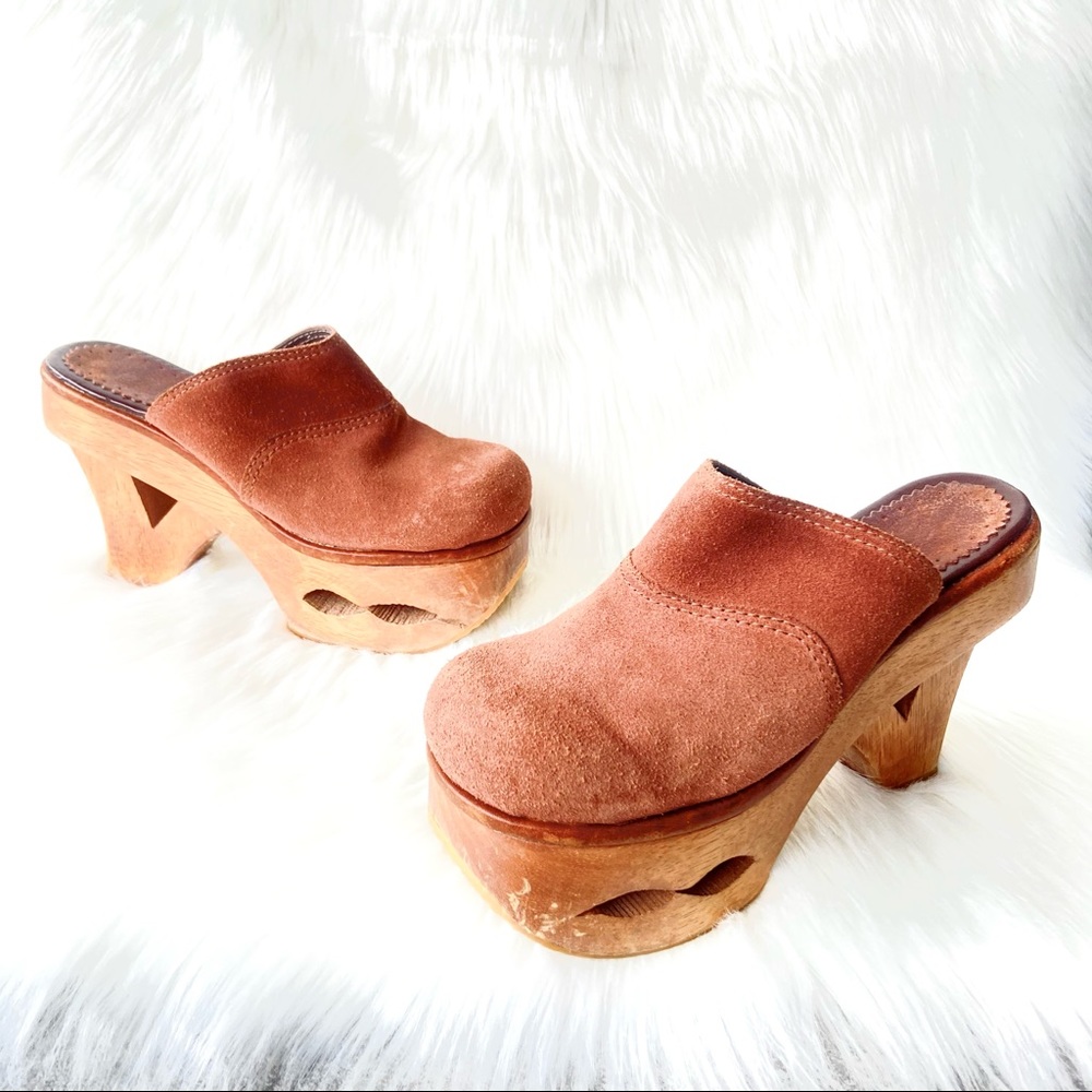 Vintage 1970’s Wood Suede Platform Clogs - Picture 5 of 13